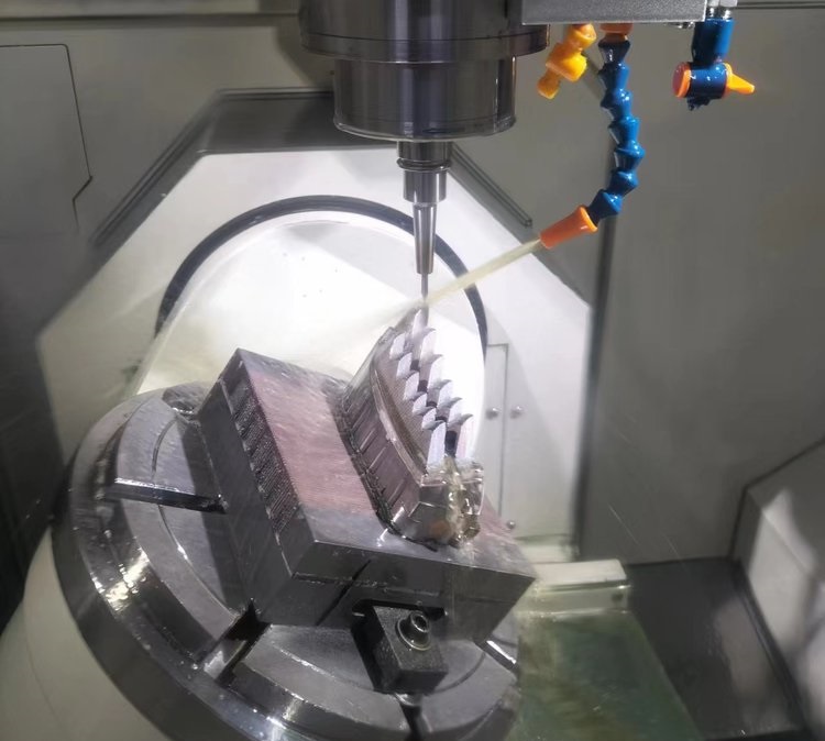 汽车模具五轴加工