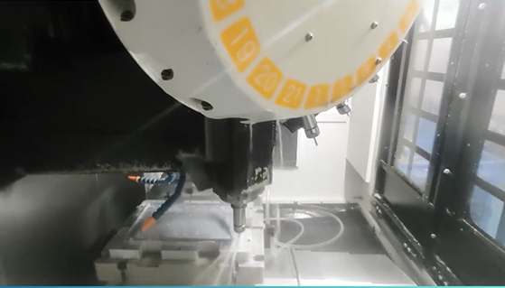 钻攻中心加工汽车零部件