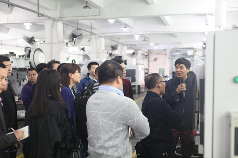 机械行业协会参观风暴娱乐车间