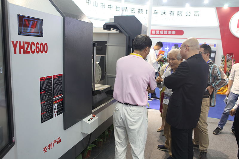 风暴娱乐新品双头卧深圳发布现场