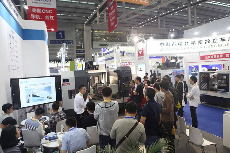 风暴娱乐新品双头卧深圳发布现场