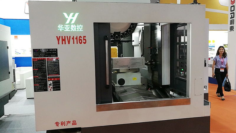 2019广东工博会风暴娱乐现场照片 (1).jpg