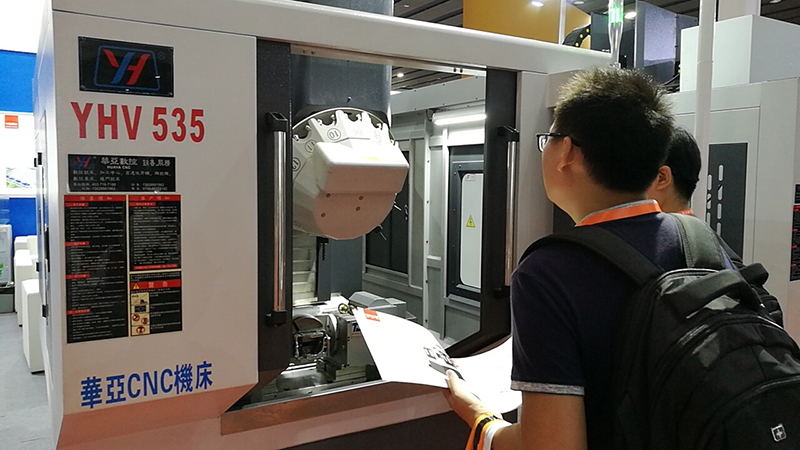 2019广东工博会风暴娱乐现场照片 (8).jpg