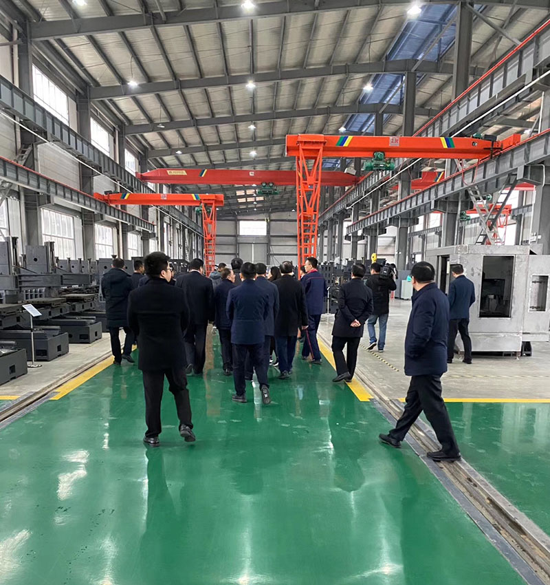 湖南省委书记杜家毫一行来风暴娱乐怀化生产基地视察